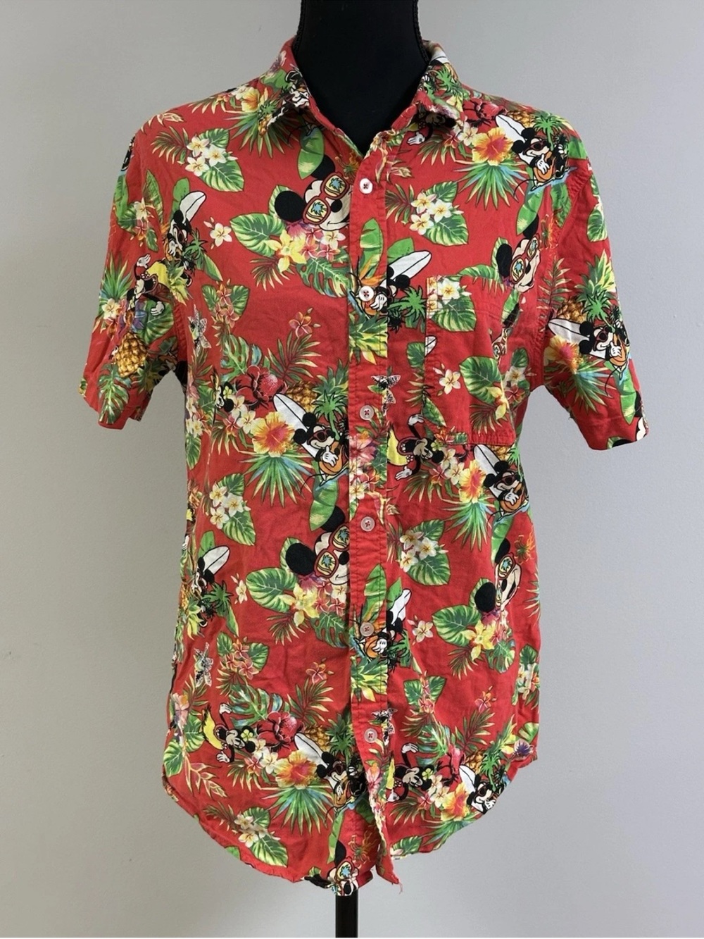 Disney Hawaiian Men’s Shirt Red Mickey Mouse Minnie Mouse Floral Surfing Size M